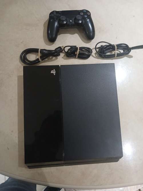 PS4 CONSOLE 500GIG